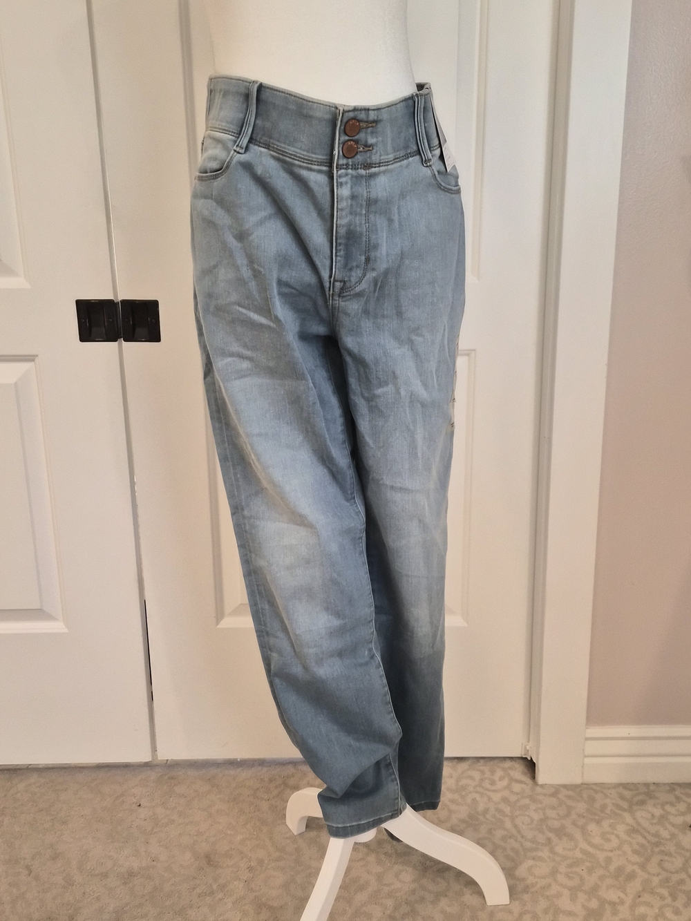 Apt. 9 Light Mid Rise Straigh Jeans